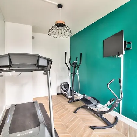 Chic And Spacious Apart With Parking Apartment *
