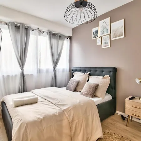 Chic And Spacious Apart With Parking Apartment Bobigny