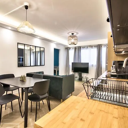 Apartment Chic And Spacious Apart With Parking Bobigny